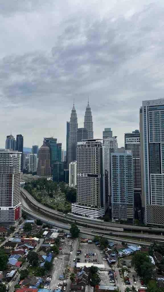 Pangsapuri Skyline Infinity Pool- Klcc Studio-best For Couples And Travellers *