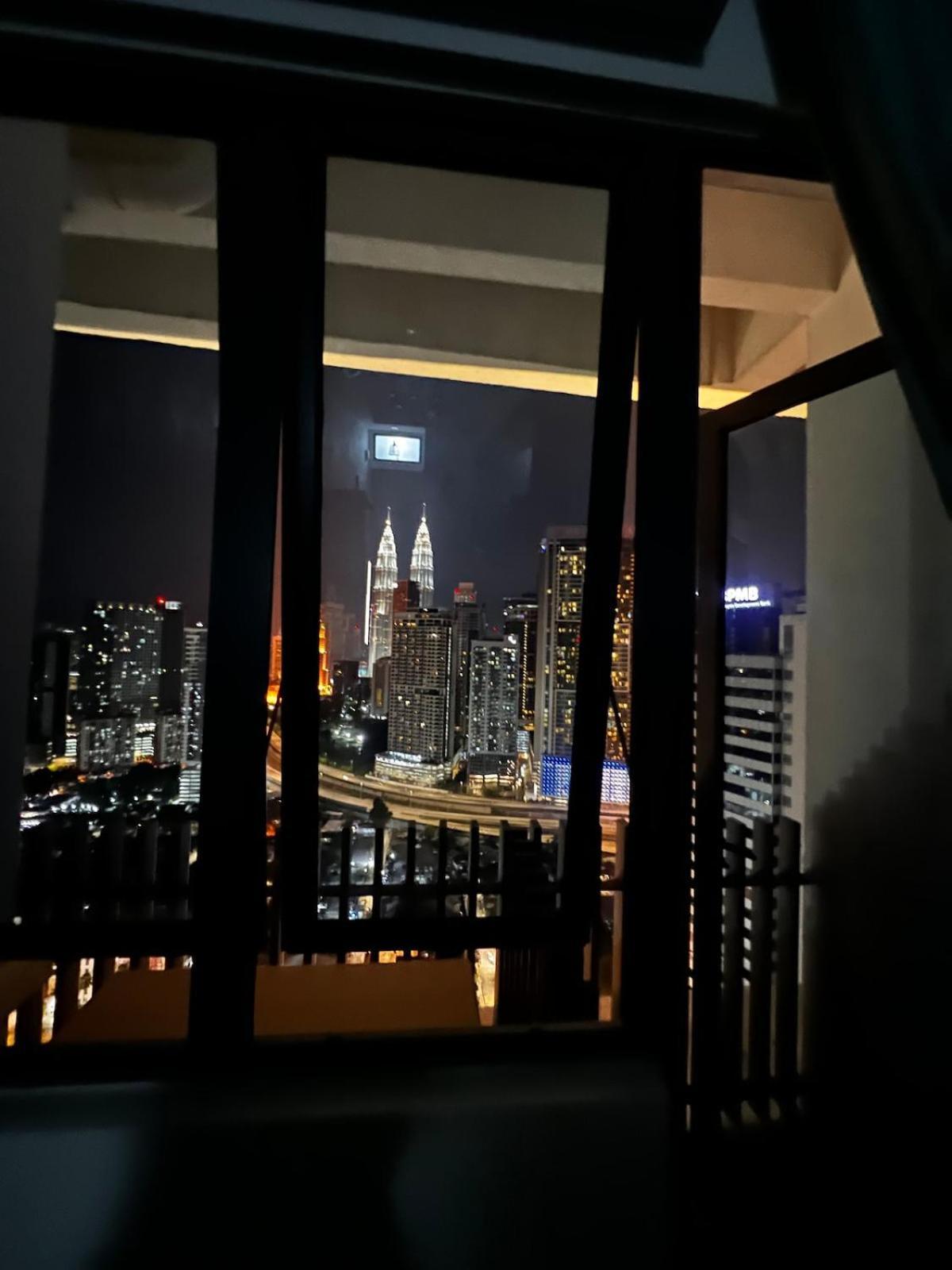 Skyline Infinity Pool- Klcc Studio-best For Couples And Travellers Pangsapuri *