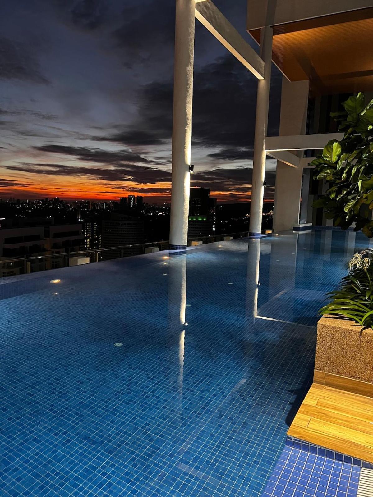 Skyline Infinity Pool- Klcc Studio-best For Couples And Travellers Pangsapuri Kuala Lumpur
